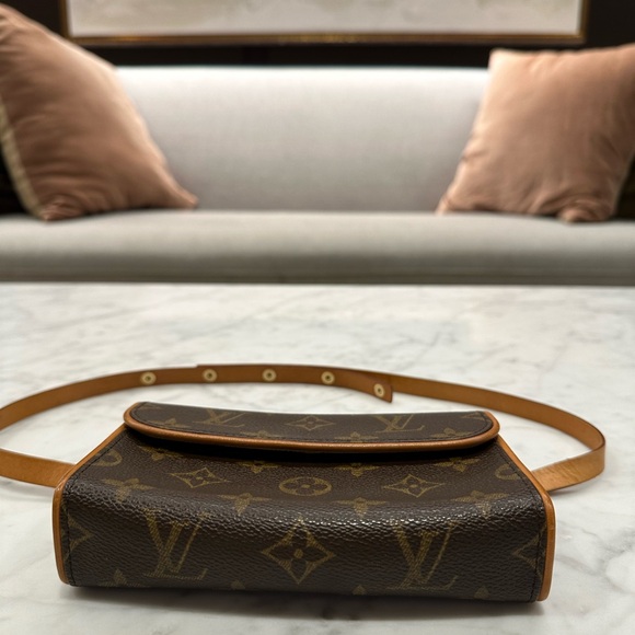 Louis Vuitton Florentine Monogram Canvas
Pochette - Picture 3 of 15